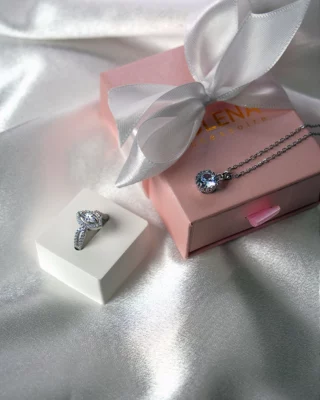 Coffret Cadeau Pour Saint Valentin ✨❤️
.
.
.
#saintvalentin #saintvalentin2025 #bijouxsuisse #ideecadeausuisse #cadeausuisse #ideecadeau #jewelryaddict #swissjewelry #francejewellery #schmuck