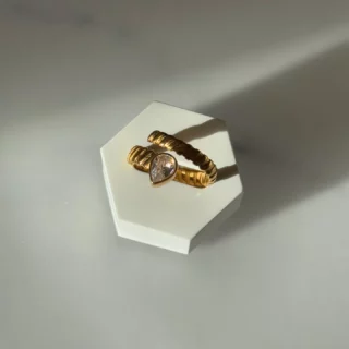 Bague en acier inoxydable plaqué or. ✨
Taille : ajustable ✨
Expédition: 🇨🇭🇩🇪🇫🇷
.
.
.
#modesuisse #bague #bagueacierinoxydable #bijoux #bijouxsuisse #stainlesssteeljewelry